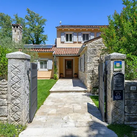 Lipa For 8 Persons Near Pula With 41 M2 Heated Pool, Beautiful Garden, Sauna & Kids Playground * Manjadvorci
