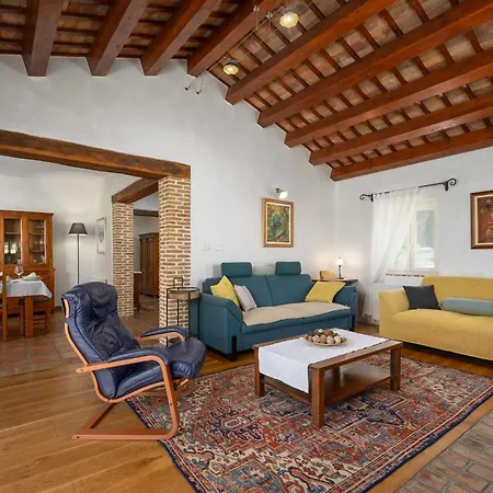 Lipa For 8 Persons Near Pula With 41 M2 Heated Pool, Beautiful Garden, Sauna & Kids Playground Manjadvorci