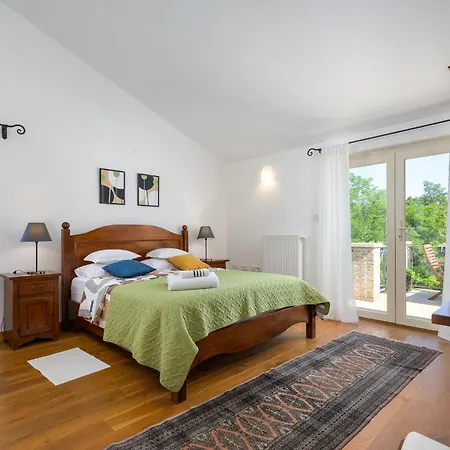 Lipa For 8 Persons Near Pula With 41 M2 Heated Pool, Beautiful Garden, Sauna & Kids Playground * Manjadvorci