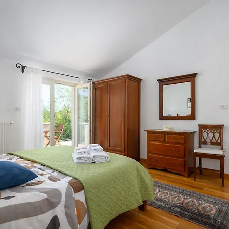 Lipa For 8 Persons Near Pula With 41 M2 Heated Pool, Beautiful Garden, Sauna & Kids Playground * Manjadvorci