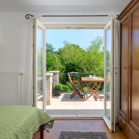 Lipa For 8 Persons Near Pula With 41 M2 Heated Pool, Beautiful Garden, Sauna & Kids Playground *
