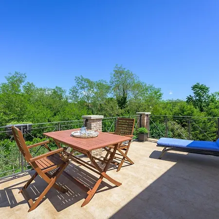 Lipa For 8 Persons Near Pula With 41 M2 Heated Pool, Beautiful Garden, Sauna & Kids Playground *