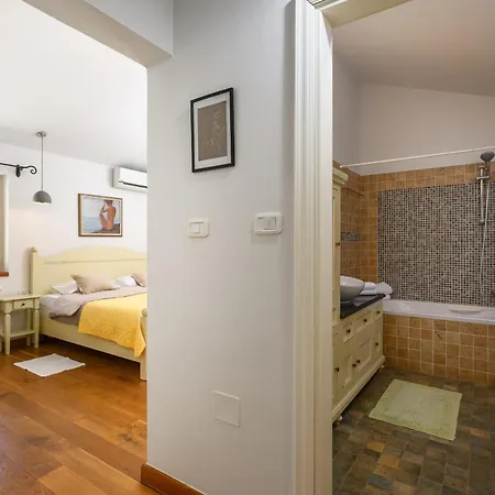 Lipa For 8 Persons Near Pula With 41 M2 Heated Pool, Beautiful Garden, Sauna & Kids Playground *