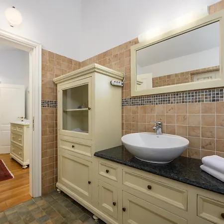 Lipa For 8 Persons Near Pula With 41 M2 Heated Pool, Beautiful Garden, Sauna & Kids Playground 빌라 *