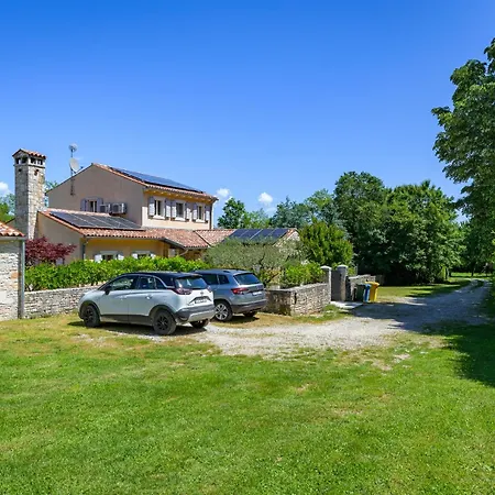 Lipa For 8 Persons Near Pula With 41 M2 Heated Pool, Beautiful Garden, Sauna & Kids Playground Manjadvorci