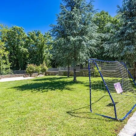 Lipa For 8 Persons Near Pula With 41 M2 Heated Pool, Beautiful Garden, Sauna & Kids Playground * Manjadvorci
