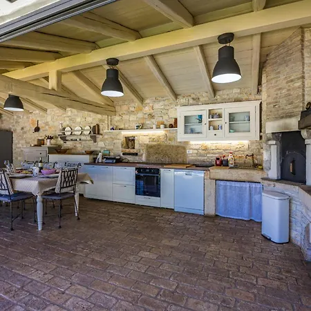 Villa Lipa For 8 Persons Near Pula With 41 M2 Heated Pool, Beautiful Garden, Sauna & Kids Playground *