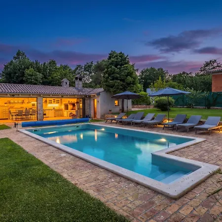 Villa Lipa For 8 Persons Near Pula With 41 M2 Heated Pool, Beautiful Garden, Sauna & Kids Playground