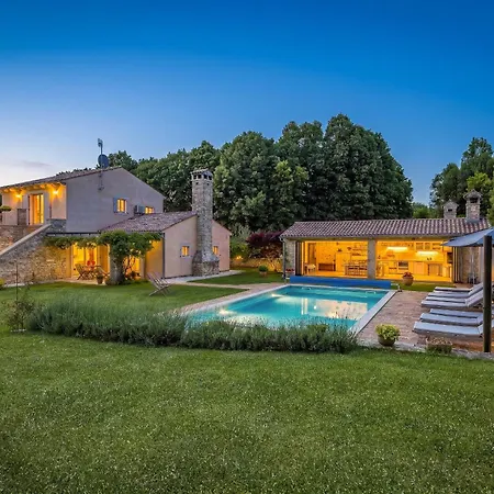Villa Lipa For 8 Persons Near Pula With 41 M2 Heated Pool, Beautiful Garden, Sauna & Kids Playground Manjadvorci