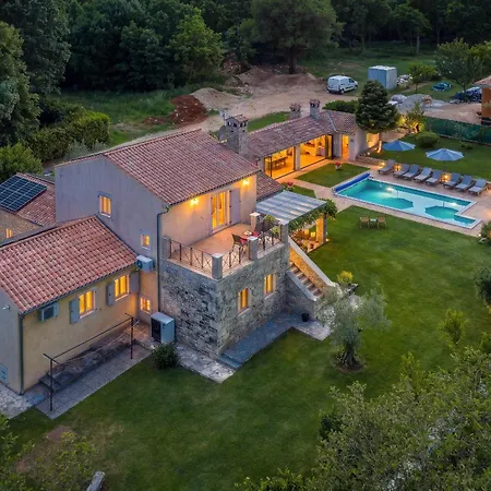 Villa Lipa For 8 Persons Near Pula With 41 M2 Heated Pool, Beautiful Garden, Sauna & Kids Playground Manjadvorci
