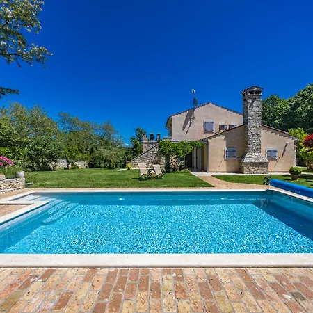 Villa Lipa For 8 Persons Near Pula With 41 M2 Heated Pool, Beautiful Garden, Sauna & Kids Playground Manjadvorci