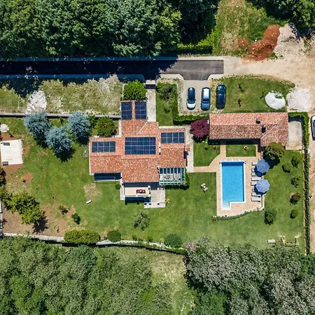 Villa Lipa For 8 Persons Near Pula With 41 M2 Heated Pool, Beautiful Garden, Sauna & Kids Playground